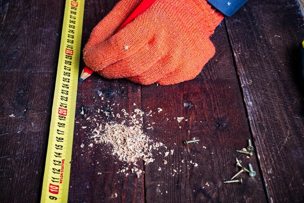 Table bois époxy : personnalisez votre espace avec élégance